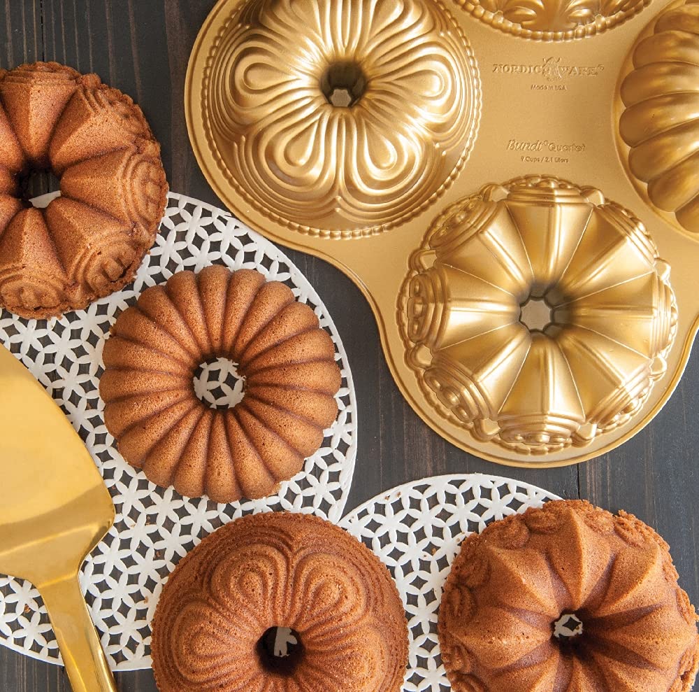 オーブン調理器具NordicWare Bundt Quartet Pan新品未使用 Amazon.com: Nordic Ware Bundt Quartet Pan Set (9 Cup) and Blossom